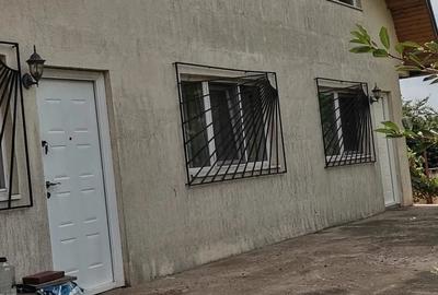 Casă cu Teren 1875 Mp în Grindași