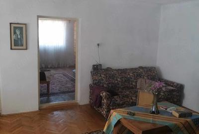 Casă cu 9 camere cu Teren 1000 Mp în Central