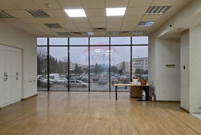 Spațiu comercial, de 295 mp, în Central - 4