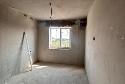 Casă cu 4 camere cu Teren 300 Mp în Central