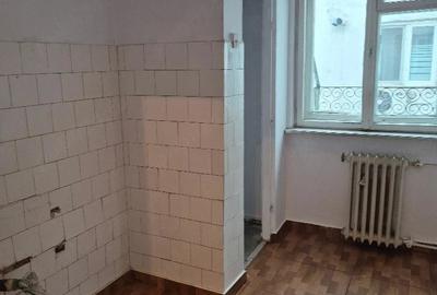 Apartament cu 3 camere semidecomandat în Nord