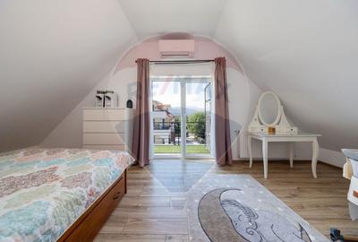 Apartament cu 3 camere semidecomandat, mobilat în Tractorul - 18