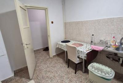 Apartament cu 3 camere semidecomandat în Rovine - 3