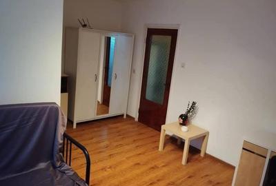 Garsonieră decomandată, mobilată în Tei