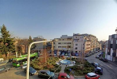 Apartament cu 3 camere decomandat, mobilat în Calea Victoriei