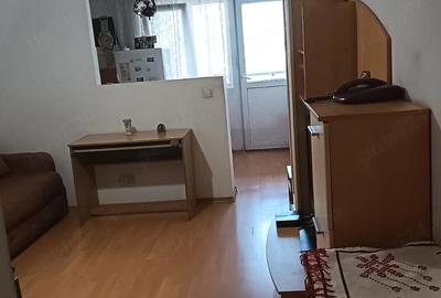 Apartament cu 2 camere decomandat în Nicolina