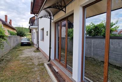 Casă cu 6 camere cu Teren 2601 Mp în Central