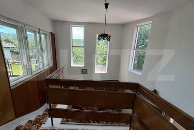 Casă cu 5 camere cu Teren 500 Mp în Central - 2