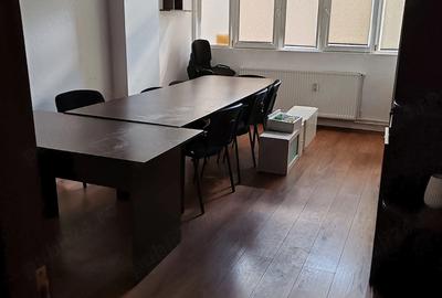 Apartament cu 4 camere semidecomandat în Central - 2