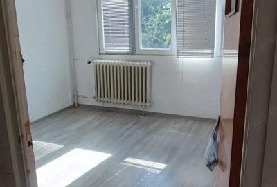 Apartament cu 3 camere decomandat în Valea Oltului - 12
