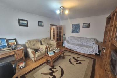 Apartament cu 3 camere în 13 Septembrie - 2