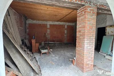 Casă cu 11 camere cu Teren 341 Mp în Dudești