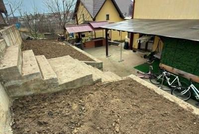 Casă cu 4 camere în Valea Adâncă