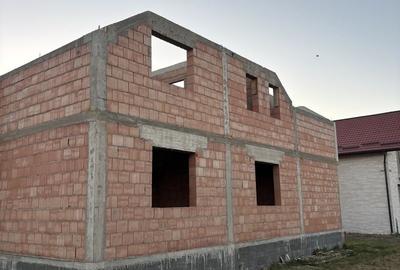 Casă cu 4 camere în Central
