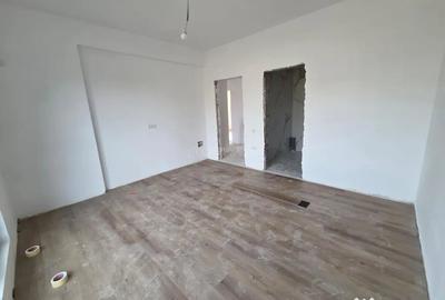 Casă cu 4 camere cu Teren 400 Mp în Domnești