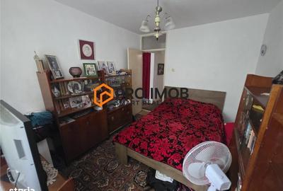 Apartament cu 4 camere decomandat în Central