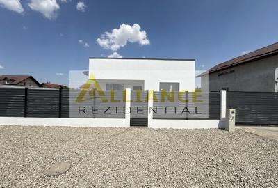 Casă individuală cu 4 camere decomandat cu Canalizare în Berceni