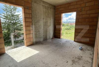 Apartament cu 3 camere în Calea Moldovei