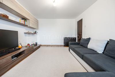 Apartament cu 4 camere decomandat, mobilat în Tractorul