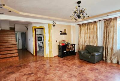 Casă cu 5 camere cu Garaj în 1 Mai