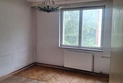 Apartament cu 3 camere decomandat în Craiovei - 2