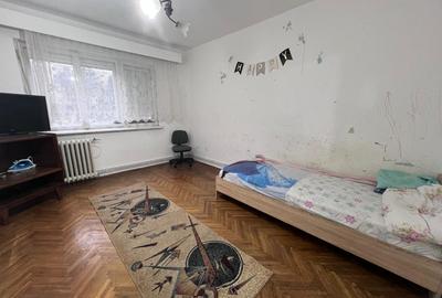 Apartament cu 3 camere decomandat în Minerul - 1