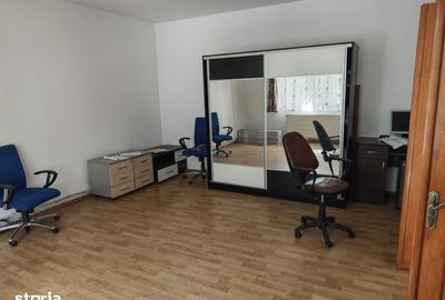 Casă cu 6 camere cu Teren 400 Mp în Calea București