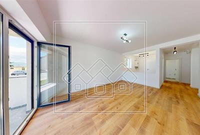 Apartament cu 3 camere semidecomandat în Exterior Vest