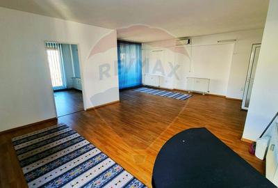 Birou, de 48 mp, în Traian - 2