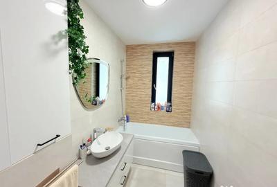 Casă cu 4 camere cu Teren 550 Mp în Central