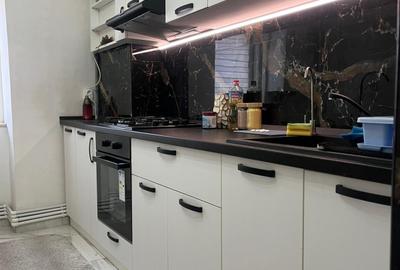 Apartament cu 2 camere decomandat, mobilat în Dacia
