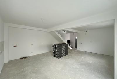 Duplex cu 4 camere cu Canalizare în Giroc