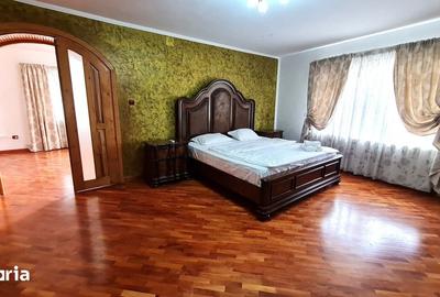 Casă cu 7 camere cu Teren 2550 Mp în Central