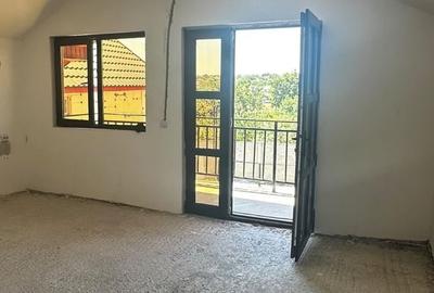 Casă cu 5 camere cu Teren 200 Mp în Lumina