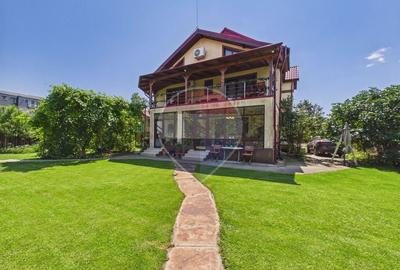 Casă individuală cu 10 camere cu Teren 1300 Mp în Central