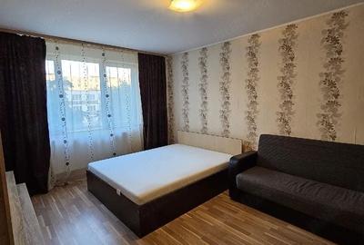 Apartament cu 2 camere decomandat în Apărătorii Patriei