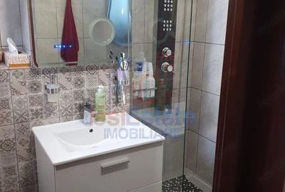Apartament cu 3 camere decomandat în Filiași