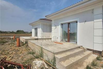 Duplex cu 3 camere cu Canalizare în Moșnița Nouă