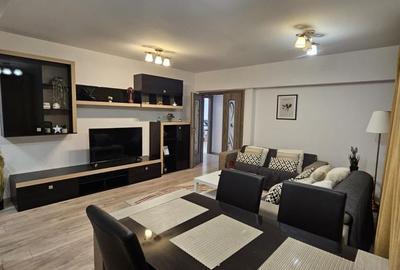 Apartament cu 3 camere semidecomandat, mobilat în Băneasa
