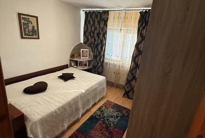 Apartament cu 4 camere decomandat în Craiovița Nouă