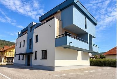Apartament cu 2 camere semidecomandat în Independenței