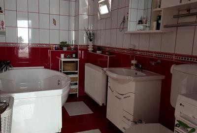 Casă cu 3 camere în Central