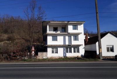 Casă cu 3 camere cu Teren 2520 Mp în Central - 5