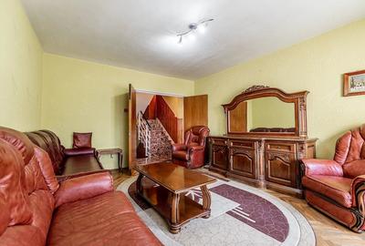 Apartament cu 3 camere decomandat în Polivalentă