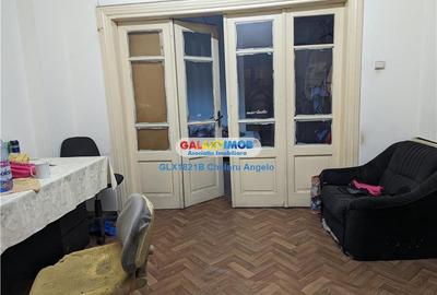 Casă cu 4 camere cu Garaj în Rahova