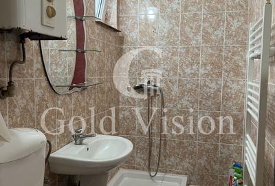 Apartament cu 3 camere semidecomandat în Central