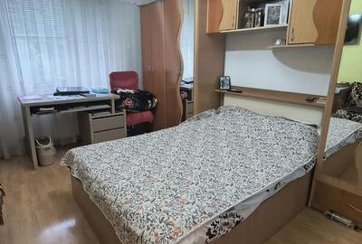 Apartament cu 3 camere decomandat în Apărătorii Patriei