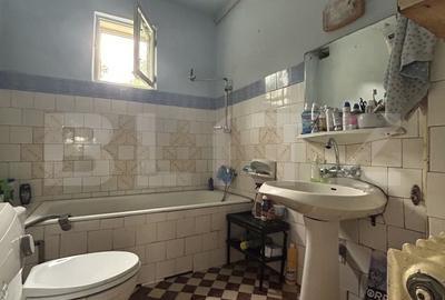 Casă cu 4 camere decomandat cu Teren 174 Mp în Central