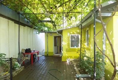 Casă cu 2 camere cu Teren 100 Mp în Central - 1
