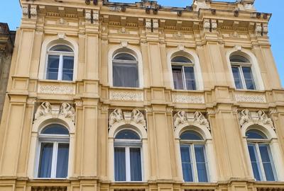 Apartament cu 4 camere decomandat în Central